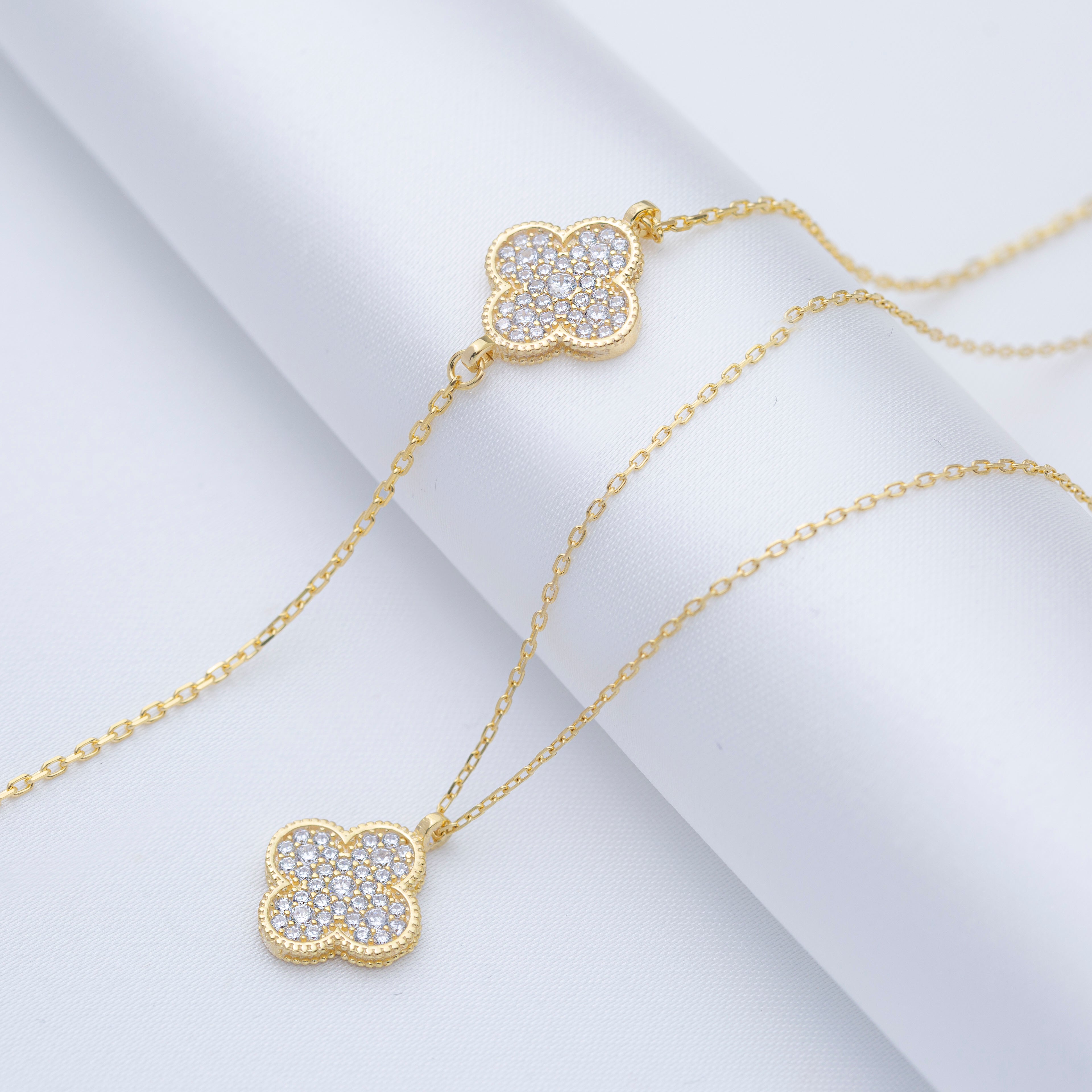 Bracelet avec trèfle et zirconium