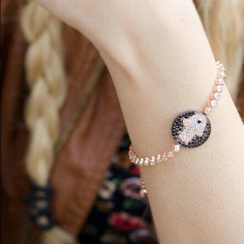 Bracelet Main de Fatma en zirconiums et saphir