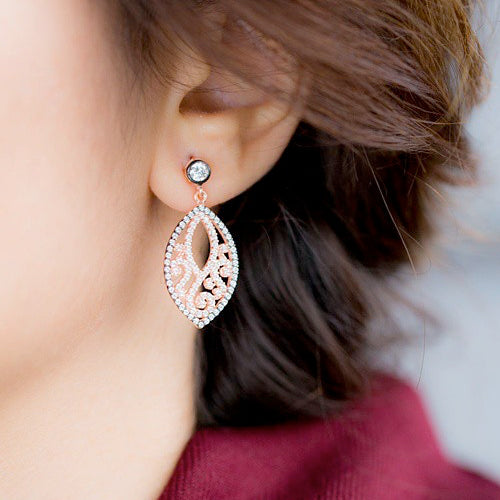 Boucles d'oreilles Arabesque en zirconium blanc et noir