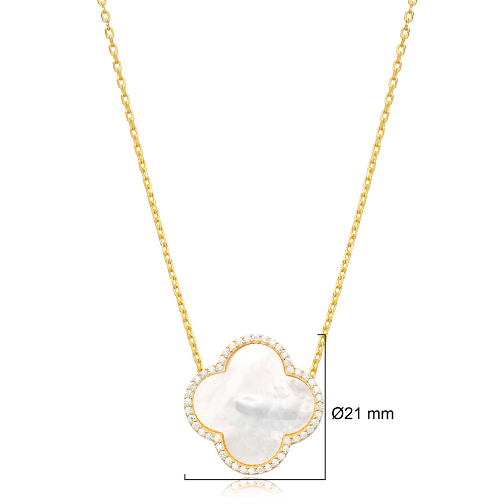 Collier Trèfle en nacre sertie de zirconiums